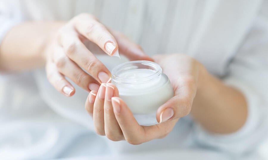 Kem dưỡng da không chỉ cung cấp dưỡng chất cho làn da mà còn bảo vệ da