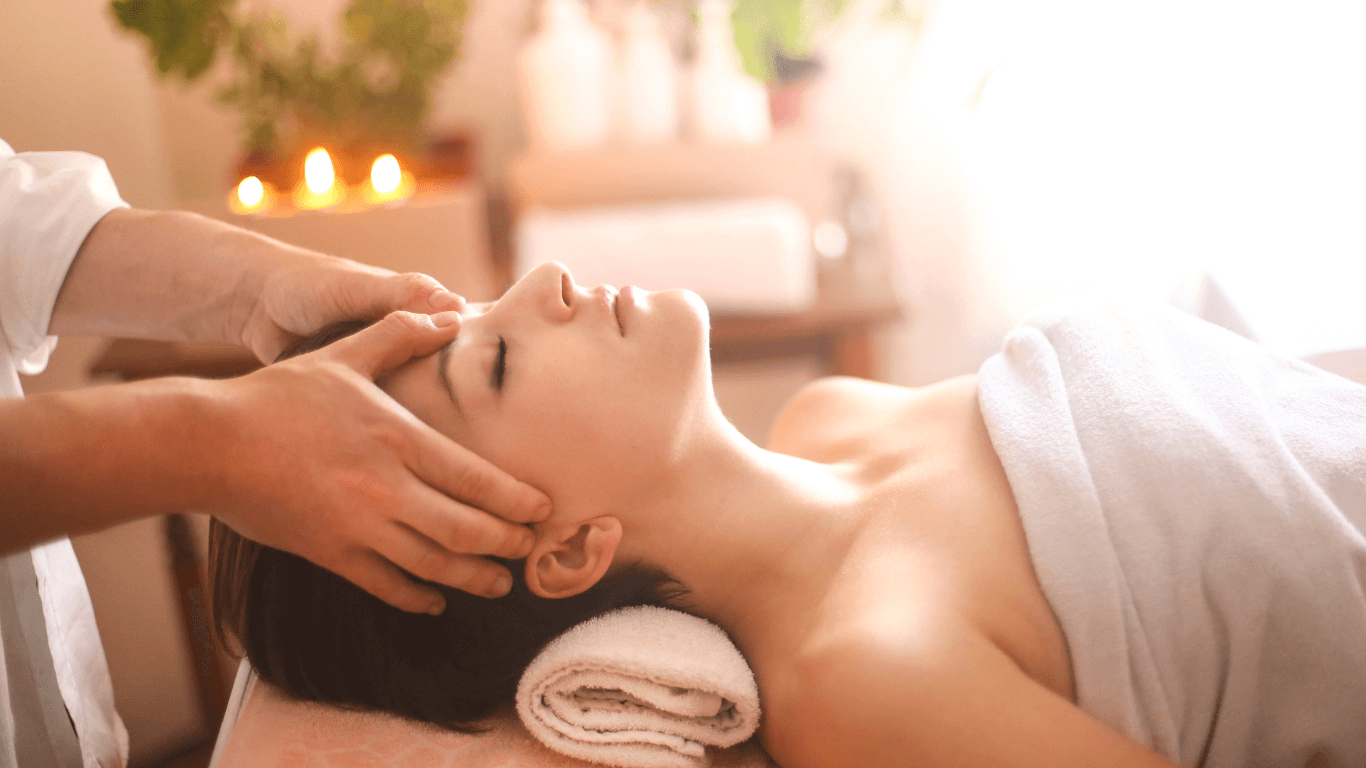 Làm đẹp da tự nhiên bằng phương pháp massage mặt