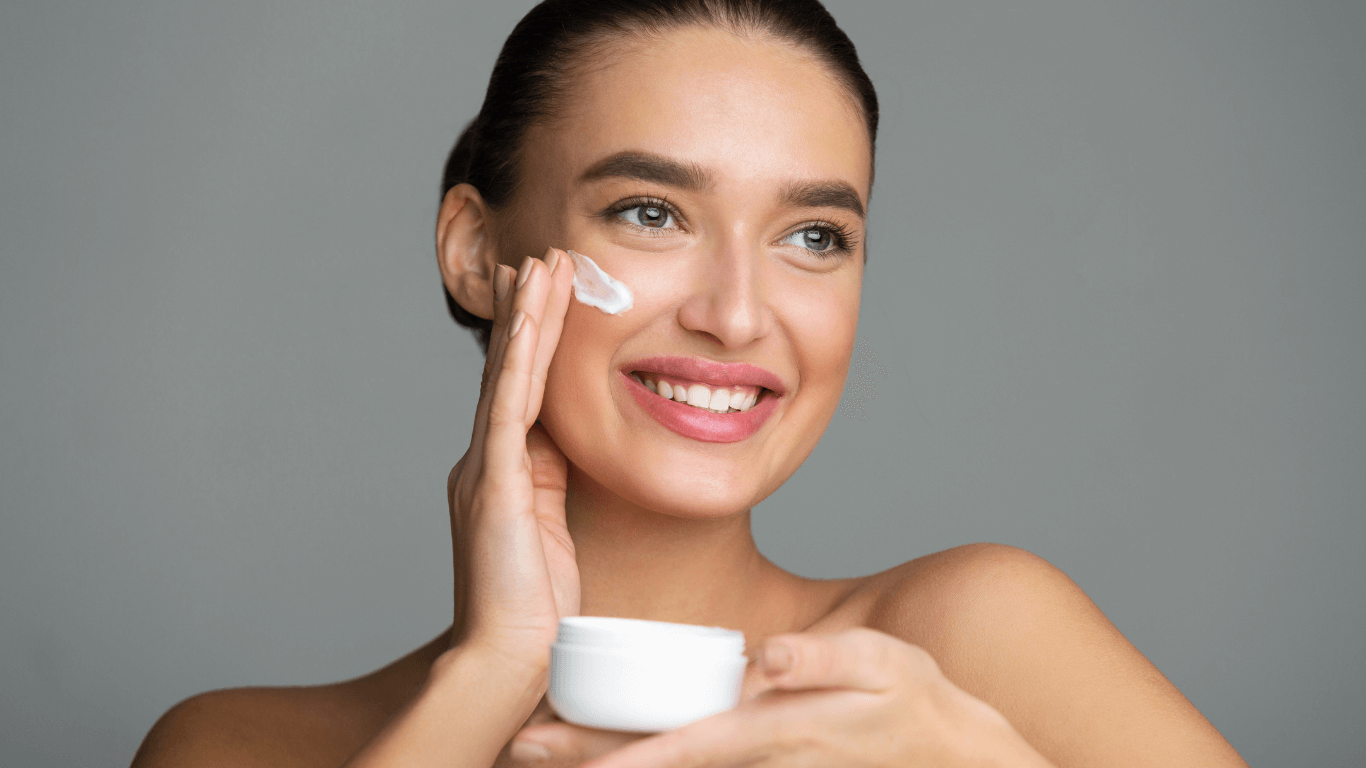 Sử dụng mỹ phẩm phù hợp để phục hồi làn da lão hóa