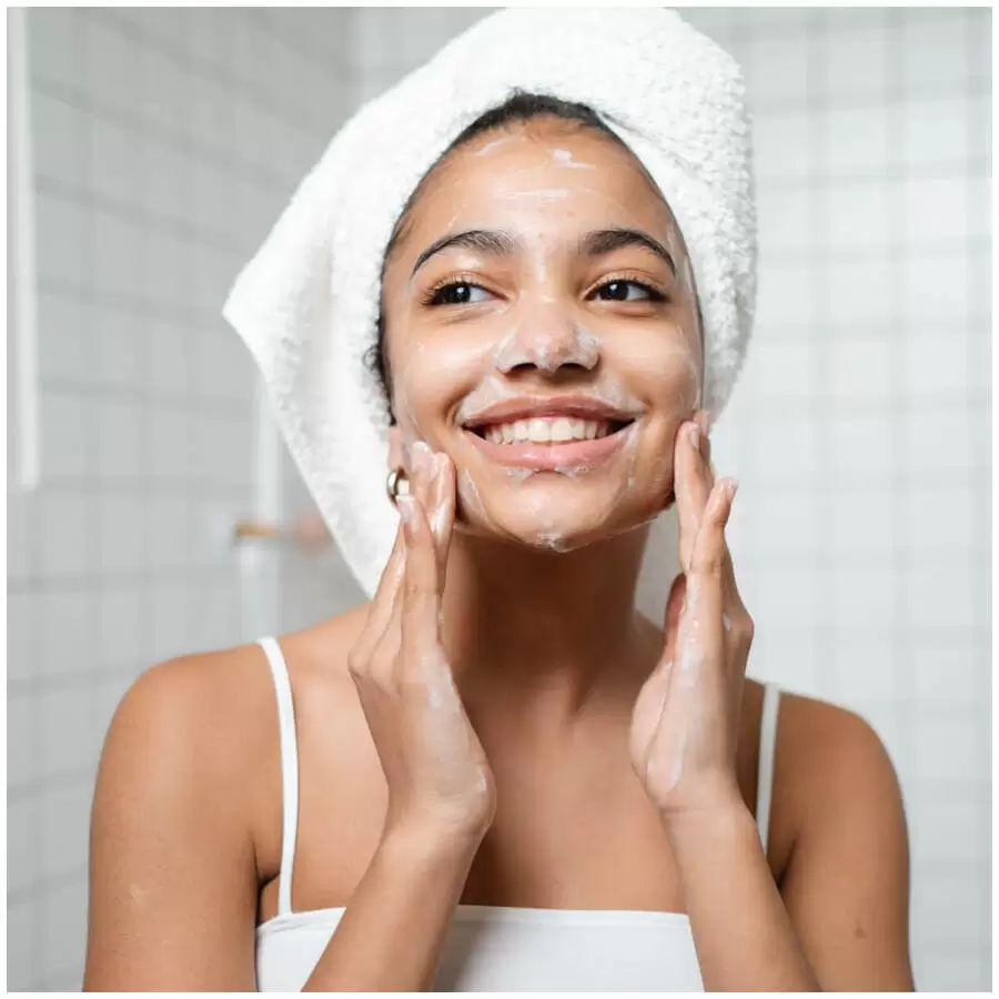 Sữa rửa mặt là bước đầu tiên trong mọi quy trình chăm sóc da