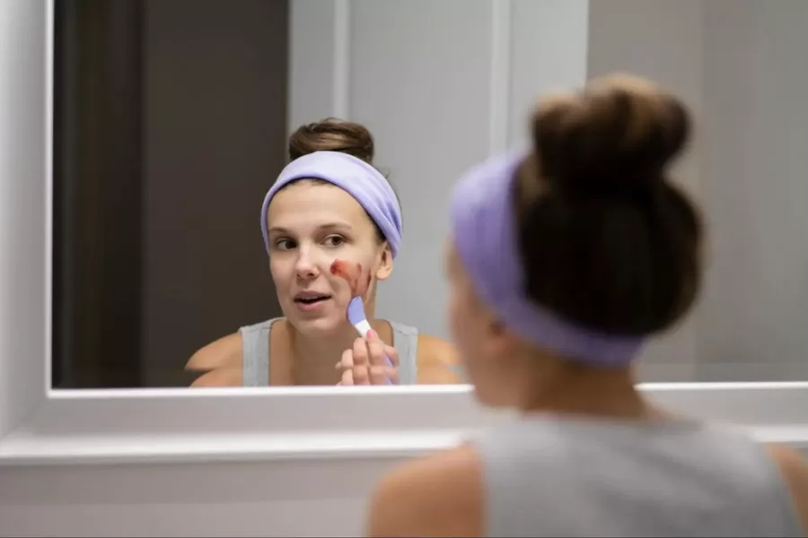 Với khả năng thẩm thấu nhanh chóng vào lớp biểu bì, mặt nạ cung cấp dưỡng chất cần thiết cho da