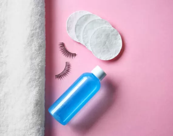 5 tác dụng tuyệt vời của nước tẩy trang trong việc chăm sóc da