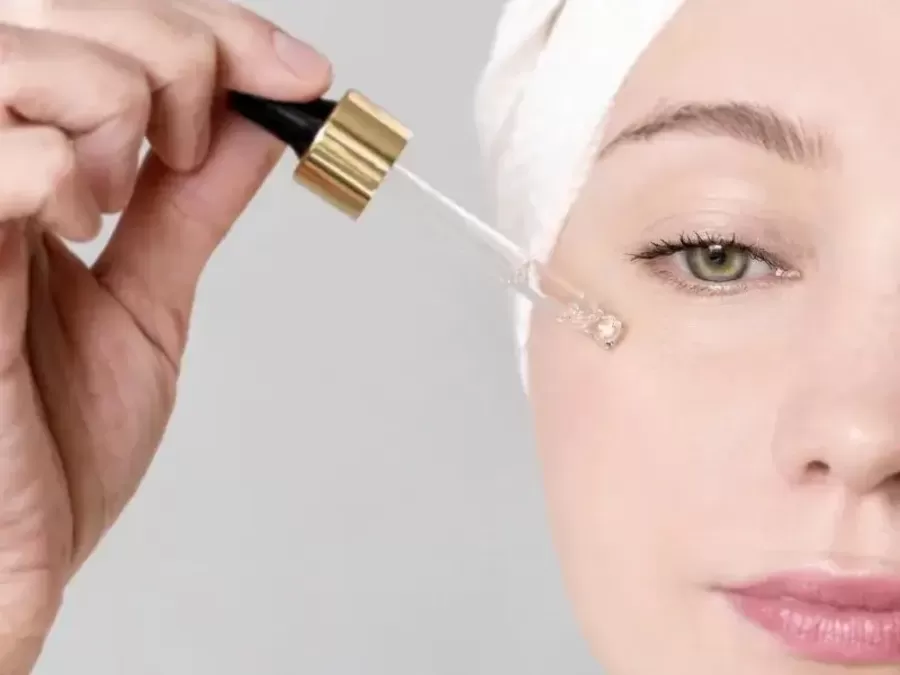 Tinh chất dưỡng trắng da là lựa chọn hoàn hảo giúp làm sáng và cải thiện làn da