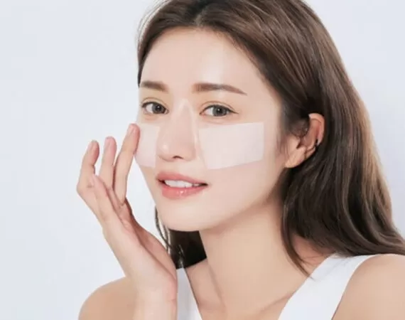 Nước hoa hồng và toner: Sự khác biệt có thể bạn chưa biết
