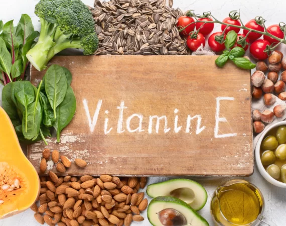 Vitamin E: Dưỡng chất vàng cho làn da tươi trẻ