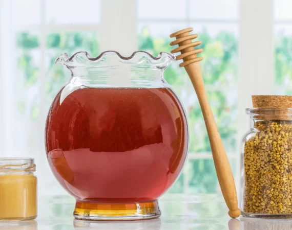Sữa ong chúa: Làm đẹp an toàn, hiệu quả cho mọi làn da